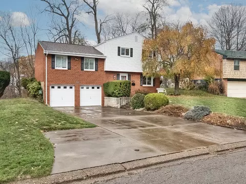 634 Galway Dr, Bethel Park, PA 15102