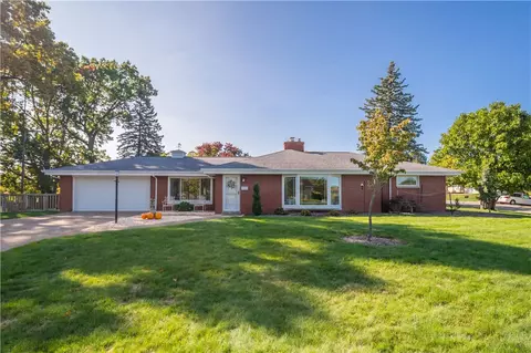 4746 Doverdell Dr, Pittsburgh, PA 15236
