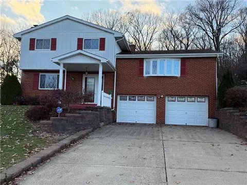 42 Maplewood Ct, Delmont, PA 15626