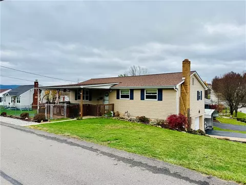 697 Park Ave, Mount Pleasant, PA 15666