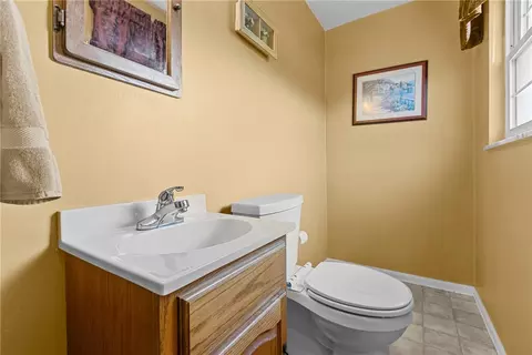 Bath - 1365 Venetia Rd, Eighty Four, PA 15330 photo 1 of 3