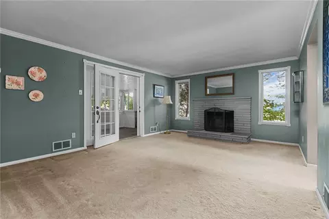 Living - 1365 Venetia Rd, Eighty Four, PA 15330 photo 1 of 4