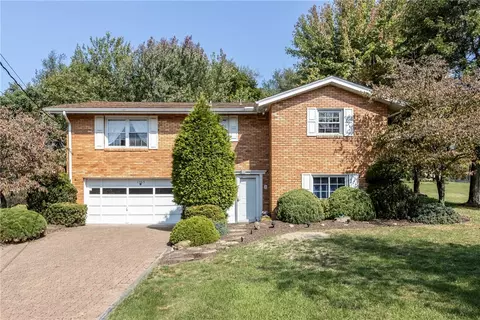 1365 Venetia Rd, Eighty Four, PA 15330