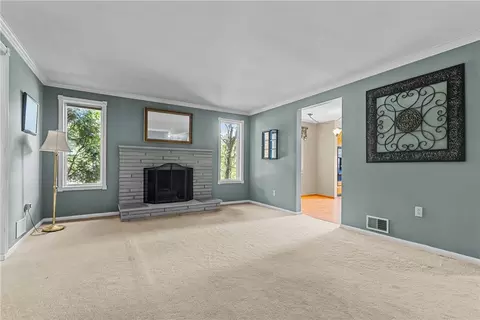 Living - 1365 Venetia Rd, Eighty Four, PA 15330 photo 2 of 4