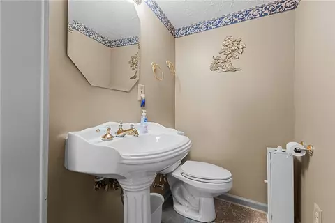 Bath - 1365 Venetia Rd, Eighty Four, PA 15330 photo 3 of 3