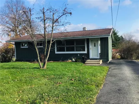 780 Theresa Ave, Hermitage, PA 16148