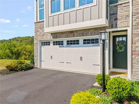 600 Spruce Ln, Canonsburg, PA 15317