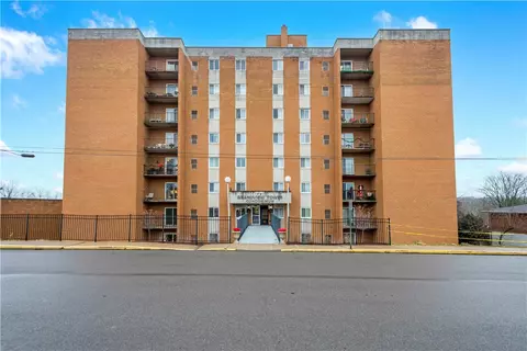 1001 Grandview Ave #206, Bridgeville, PA 15017