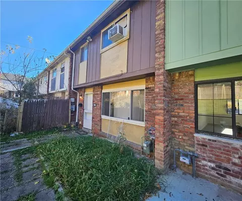 1360 Laketon Rd, Pittsburgh, PA 15221