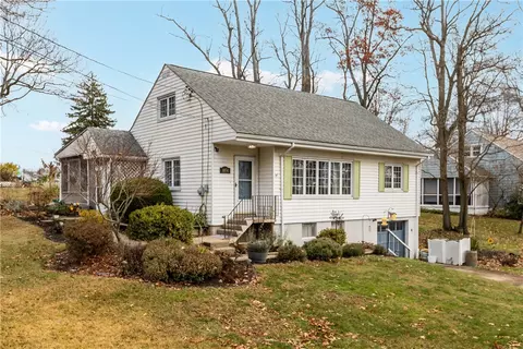 1054 Crest Dr, Crescent, PA 15046