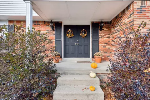 5912 Graybrooke Dr, Export, PA 15632 photo 2