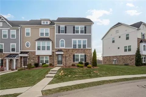4060 Overview Dr, Canonsburg, PA 15317