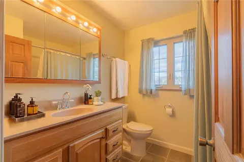 Bath - 101 Marshall Dr, Coraopolis, PA 15108 photo 1 of 1