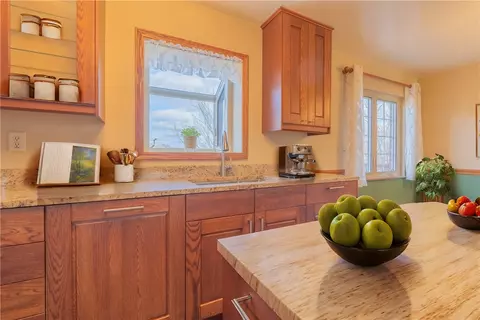 Kitchen - 101 Marshall Dr, Coraopolis, PA 15108 photo 2 of 4