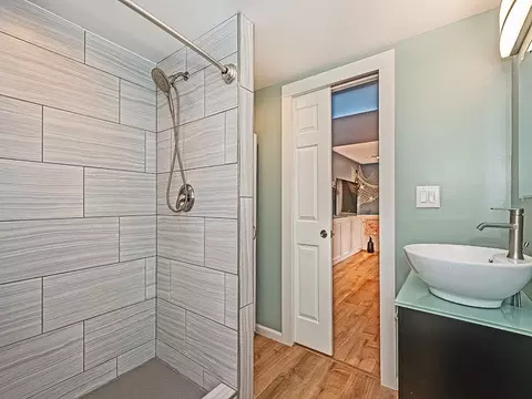 Bath - 514 Reuschell Dr, Apollo, PA 15613 photo 2 of 5