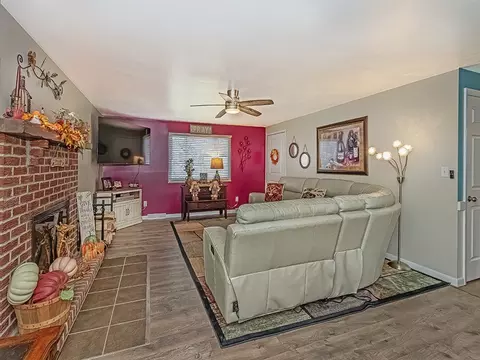 Living - 514 Reuschell Dr, Apollo, PA 15613 photo 3 of 3