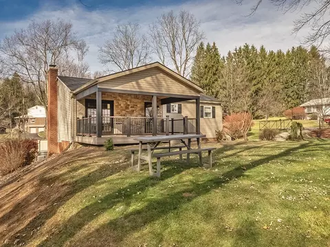 514 Reuschell Dr, Apollo, PA 15613