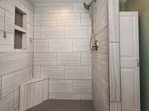 Bath - 514 Reuschell Dr, Apollo, PA 15613 photo 3 of 5