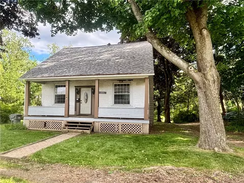1713 W 8th St, Beaver Falls, PA 15010