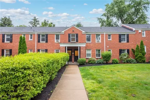 832 Thorn St #16, Sewickley, PA 15143