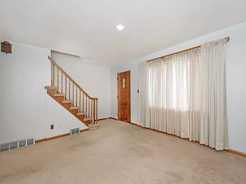 407 Walnut St, Vandergrift, PA 15690 photo 4