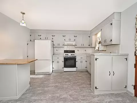 407 Walnut St, Vandergrift, PA 15690 photo 9