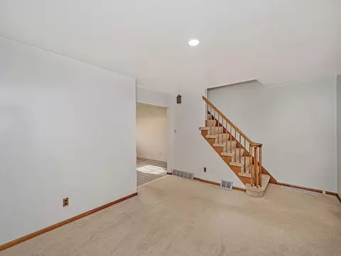 407 Walnut St, Vandergrift, PA 15690 photo 3