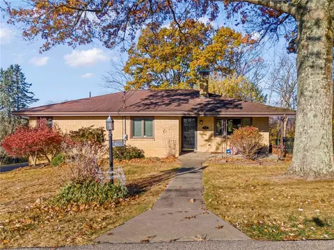 1023 Overlook Dr, Washington, PA 15301