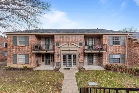 930 Margarite Dr #B, Pittsburgh, PA 15216