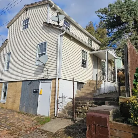 1055 5th Ave, Freedom, PA 15042