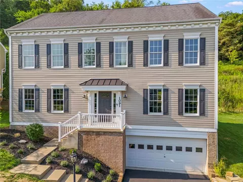 1091 Woodlawn Dr, Canonsburg, PA 15317