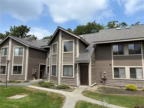 1267 Gristmill Ct, Hidden Valley, PA 15502