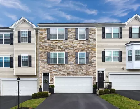 664 Freedom Dr, Carnegie, PA 15106