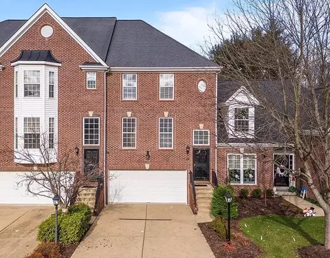 516 E Vanderbilt Dr, Mars, PA 16046