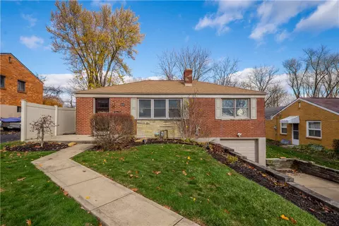 458 Charlotte Dr, Pittsburgh, PA 15236