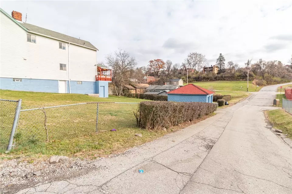  1149 Goldstrohm Ln, Duquesne, PA 15110 photo 29