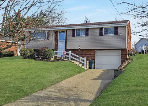 2061 The Cir, Washington, PA 15301