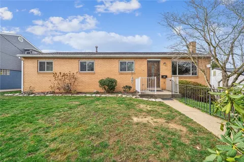 28 Frick Ave, Irwin, PA 15642