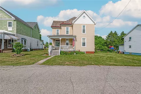 18 4th Ave, Scottdale, PA 15683