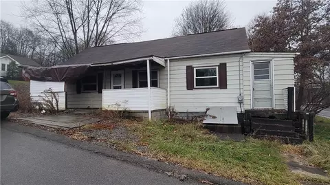 153 Petrolia St, Karns City, PA 16041