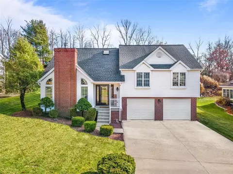 81 Rodgers Dr, Coraopolis, PA 15108