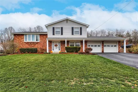 945 Rolling Meadows Dr, Greensburg, PA 15601