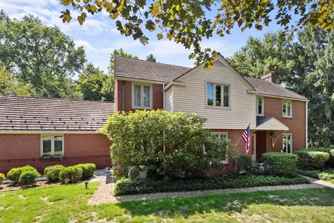 26 Newgate Rd, Pittsburgh, PA 15202