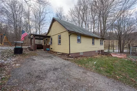 110 Helens Ln, Latrobe, PA 15650