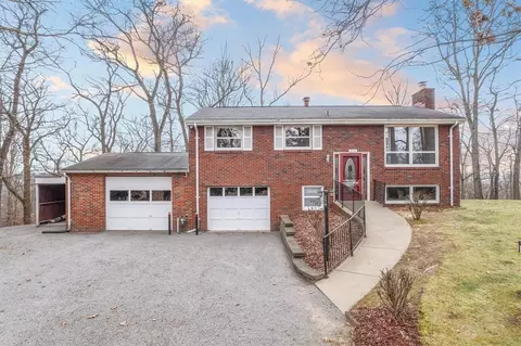 114 Hilltop Ct, Baden, PA 15005