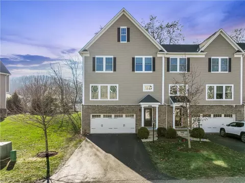 3098 Raintree Dr, Gibsonia, PA 15044