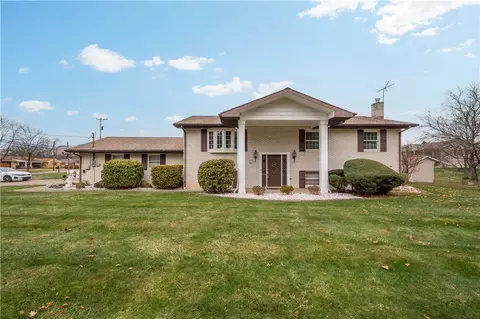 102 Columbia Dr, Aliquippa, PA 15001
