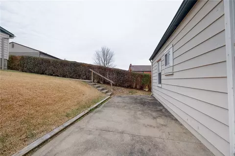 Exterior - 1832 Devonshire Rd, Coraopolis, PA 15108 photo 3 of 7
