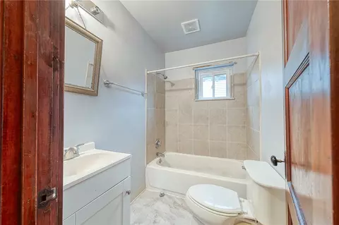 Bath - 1832 Devonshire Rd, Coraopolis, PA 15108 photo 1 of 1