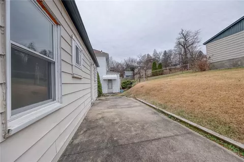 Exterior - 1832 Devonshire Rd, Coraopolis, PA 15108 photo 4 of 7